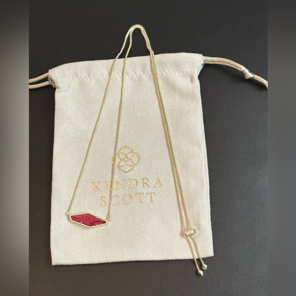 Kendra Scott Beth Necklace Burgundy Red Illusion Stone